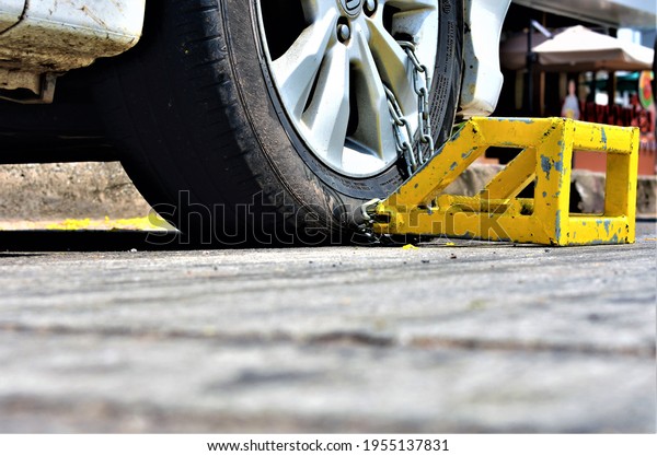 right front\
car wheel locked up by traffic police\
