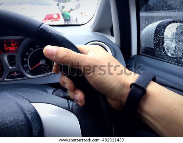 Right hand holding steering\
wheel