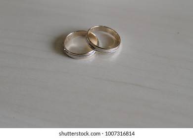rings in table