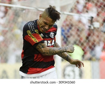 RIO DE JANEIRO, BRAZIL -August 21, 2015: Soccer match between flamengo and SÃ£o Paulo  at Maracana during the national Championship, case number : 01851135