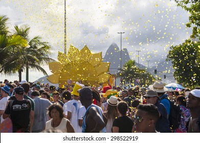 RIO DE JANEIRO, BRAZIL - FEBRUARY 07, 2015: Confetti Flutters Above Crowd Of Brazilians Celebrating At An Afternoon Carnival Street Party Along Ipanema Beach.