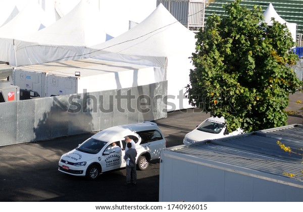 
Rio de Janeiro, Brazil, May 25,
2020.
Funeral cars remove dead people by covid-19, at the Maracanã
field hospital in the north of the city of Rio de
Janeiro.
