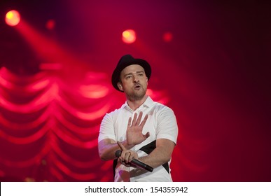 RIO DE JANEIRO, BRAZIL - SEPTEMBER 15: American singer Justin Timberlake performs during the Rock in Rio 2013 concert on September 15, 2013 in Rio de Janeiro, Brazil. 