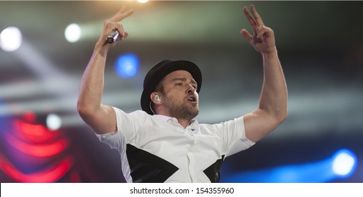 RIO DE JANEIRO, BRAZIL - SEPTEMBER 15: American singer Justin Timberlake performs during the Rock in Rio 2013 concert on September 15, 2013 in Rio de Janeiro, Brazil. 