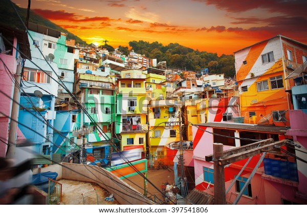 Rio De Janeiro Innenstadt Und Favela Stockfoto Jetzt Bearbeiten