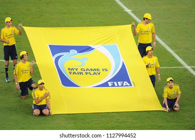 Rio De Janeiro, July 1, 2013.
Volunteers Hold The FIFA Fair Play Flag Before The Brazil Vs. Spain Match In The Final Of The 2013 Confederations Cup At The Maracanã Stadium In Rio