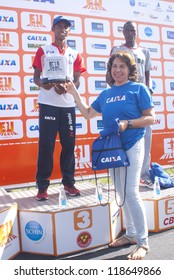 RIO DE JANEIRO - NOV 11: Giovani Dos Santos Receives His Reward At Event Corrida Eu Atleta 10K Rio At November 11, 2012 Rio De Janeiro, Brazil