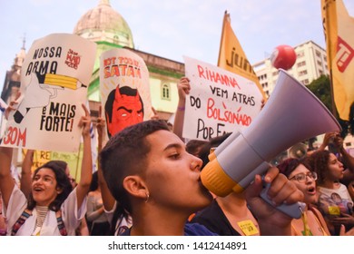 RIO DE JANEIRO,RJ, MAY, 31, 2019 - Thousands of demonstrators protested against the government of Brazilian President Jair Bolsonaro and held a peaceful act late this Thursday (30), in the center of R