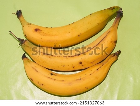 Ripe bananas, organic banana, natural, natural yellow with green background, 