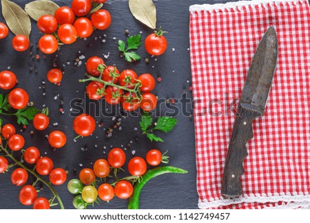 Foto Bild reife rote Kirschtomaten