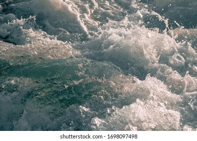 Riptide, Picture Of Waves Breaking