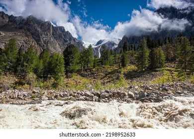 River against the backdrop of mountains