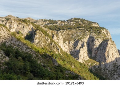 La vallée de la rivière Duje près de Sotres, Picos de Europa, Asturies, Espagne.
