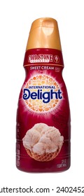 RIVER FALLS,WISCONSIN-DECEMBER 28,2014: A Bottle Of Cold Stone Coffee Creamer By International Delight. Cold Stone Creamery Is An American Ice Cream Parlor Chain.