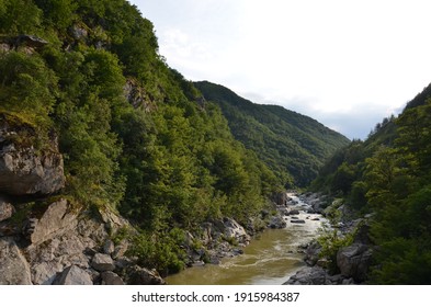 A river floating through the mountains!