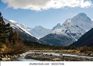 The river flows between the mountains