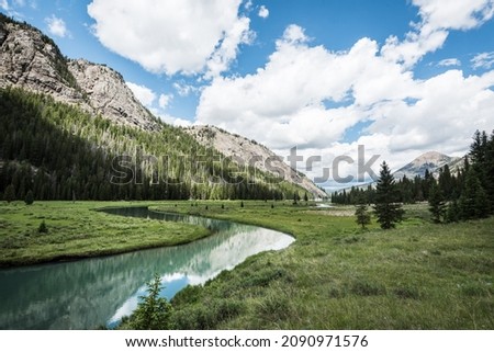 River and lake views on the Continental Divide Trail, Green River Lakes in Wyoming 