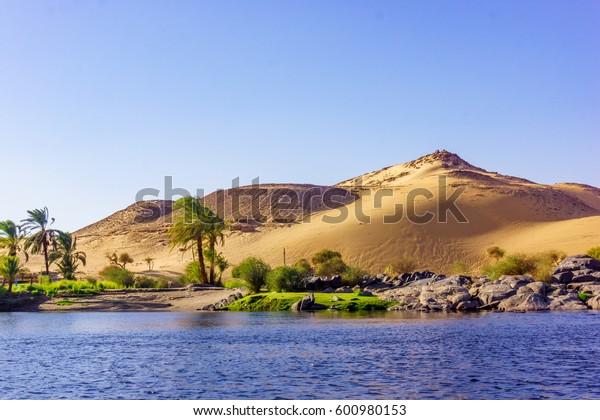 エジプトのナイル川 ナイル川の命 の写真素材 今すぐ編集
