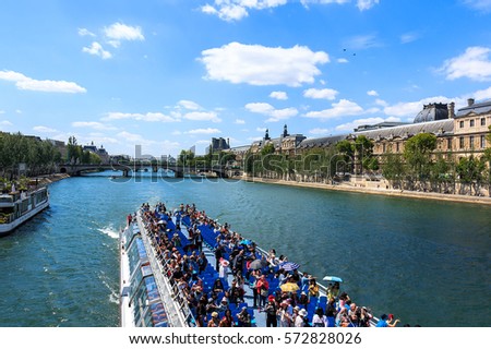 River Seine Cruise boat, Bateaux Mouches