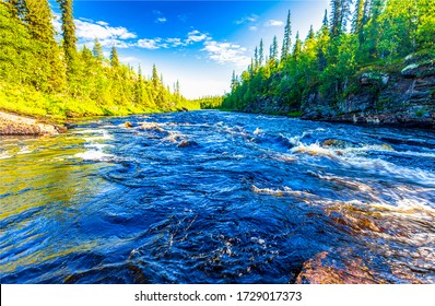 Débit d'eau de la rivière des forêts d'été