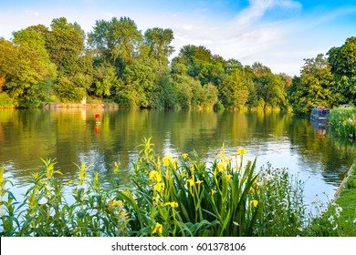 River Thames near Iffley Lock. Oxford, Oxfordshire, England, UK