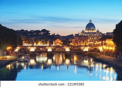 River Tiber In Rome - Italy At Night .