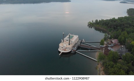 Riverboat On The Lake