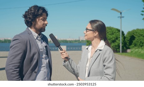 Entrevista en Riverside: Reportero discute con experto local