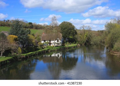 Riverside Thatched Cottage Devon Uk Stock Photo 41387230 | Shutterstock