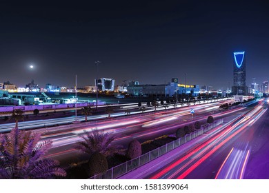 Riyadh City, Saudi Arabia / 20-10-2019 : Riyadh City Center King Fahad Road With Street Lines And Cars Traffic At Night 