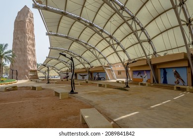 Riyadh, Saudi Arabia – April, 2015 – View Of A Public Square With Images Of Falconry Right Next To The Criminal Court Complex, In The Very Heart Of The Old Town Of The Capital Of This Country