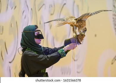 Riyadh, Saudi Arabia – October 11th 2019: Falconer Arabic Woman With Her Falcon, Used For Falconry, A Favorite Arab Sport. Saudi Falcons And Hunting Exhibition In Riyadh Season, Saudi Arabia