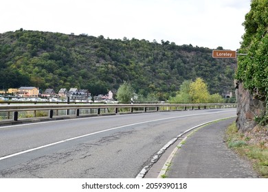 road around the Loreley rock at the Rhine