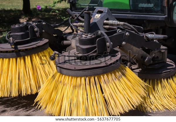 Road cleaning municipality machinery\
car, urban city park washing machine with\
brush