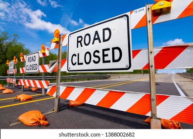 31,984 Road closed sign Images, Stock Photos & Vectors | Shutterstock