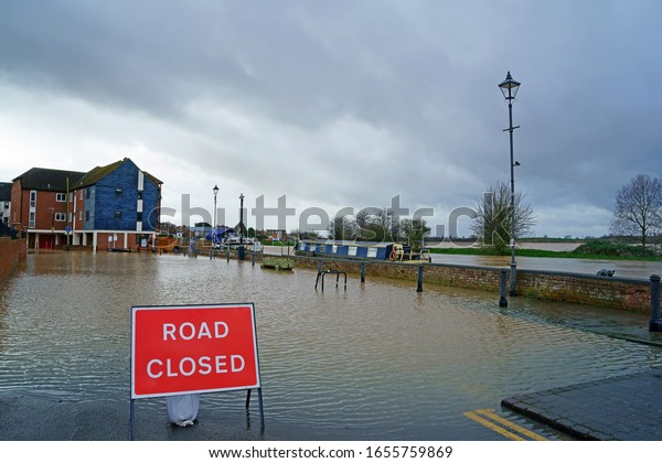 Road closure signs and\
barriers to warn motorists of the flooded road ahead after the\
combine effects of storm Ciara and Dennis, Tewkesbury,\
Gloucestershire, UK