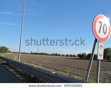 Similar – Verkehrsschild kennzeichnet Durchfahrtsverbot an Feldweg