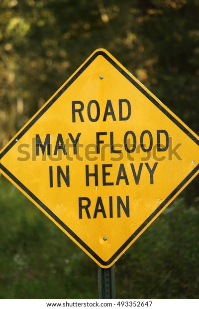 ROAD FLOODING\
SIGN\
