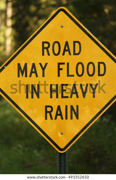 ROAD FLOODING\
SIGN\
