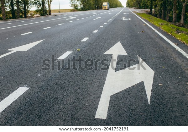Road lanes with white\
arrow markings