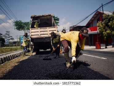 Road Maintenance Worker During Their Mid Hot Summer Day Job In Temanggung, Central Java, Indonesia, Photograph In September 2020