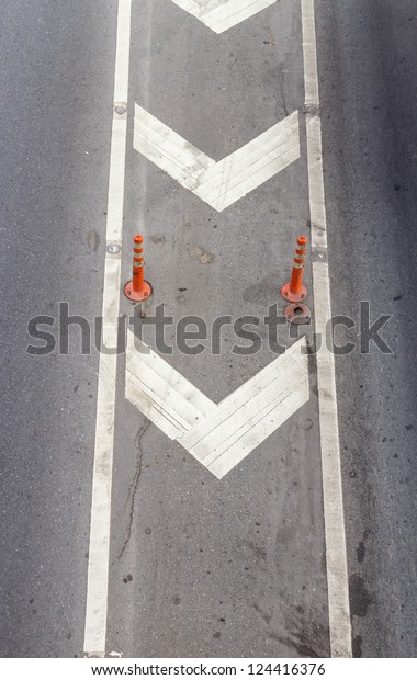 Road\
markings