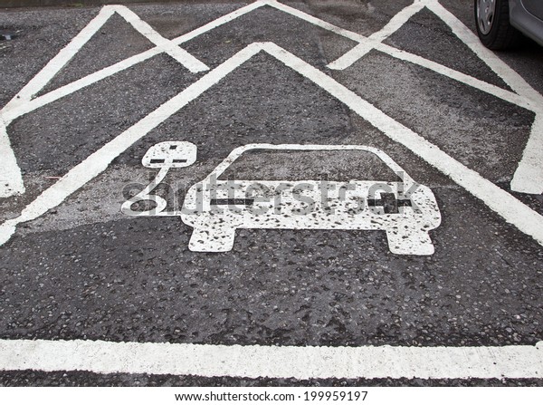 Road markings for\
electric car charging 