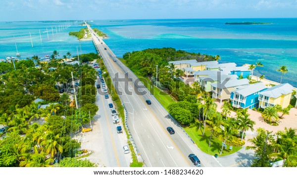 Road and ocean\
to Key West. Florida Keys. USA.\
