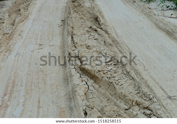 Road paths with\
floating trenches. Car\
runs