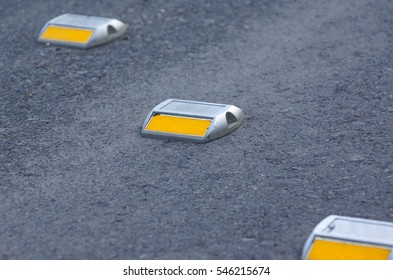 road light reflector