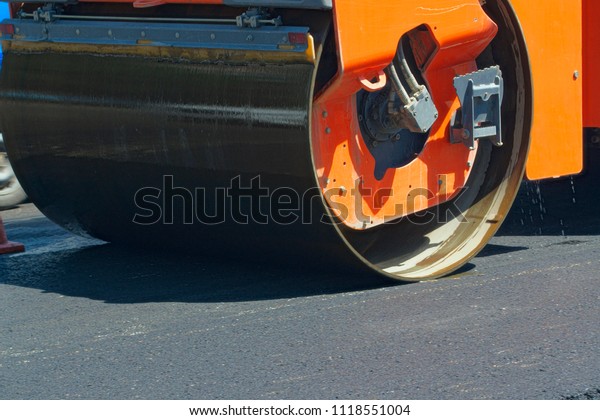 road repair the road\
roller