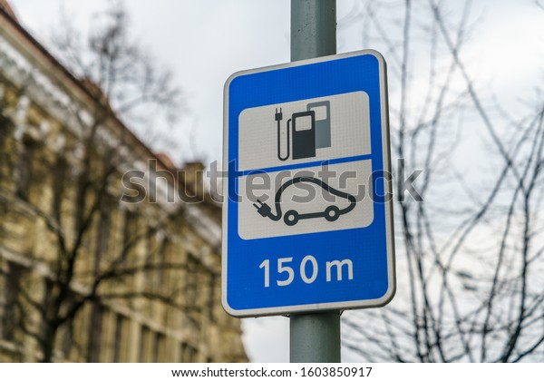Road sign\
- 150 meters to electric car power\
station