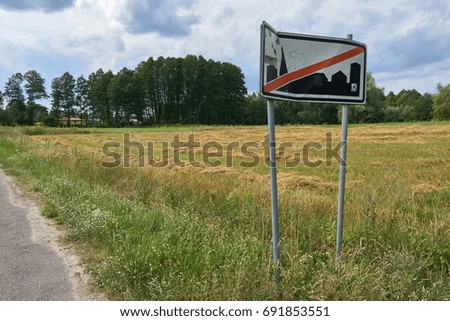 Similar – Verkehrsschild kennzeichnet Durchfahrtsverbot an Feldweg