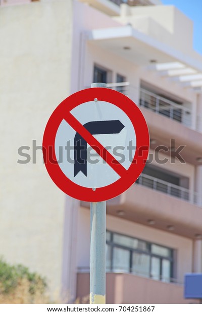Road sign forbidding a\
right turn.